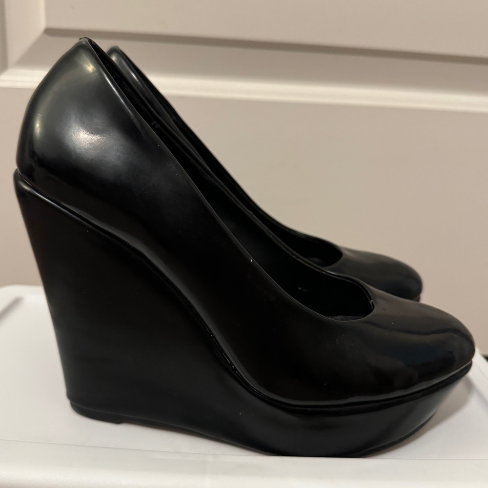 Steve Madden Closed Toe Wedges